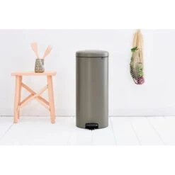 Pedaalemmer NewIcon BRABANTIA - 30 Liter Platinum -ESSCHERT DESIGN Winkel pedaalemmer newicon 30 liter platinum 1608011499 3 600