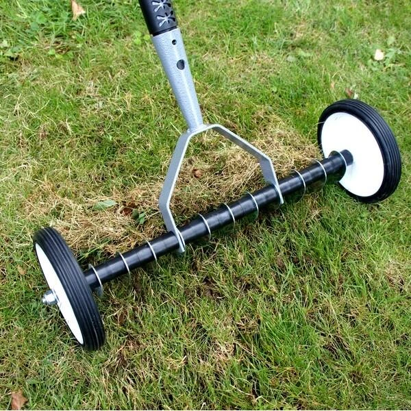 Verticuteerhark Op Wielen 2 Verticuteerhark Op Wielen - Afbeelding 2